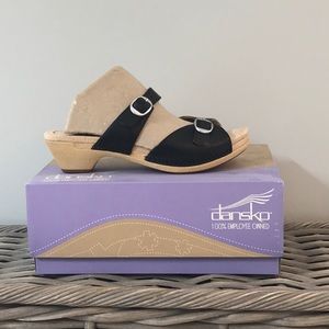 NWT Dansko Lottie black sandal